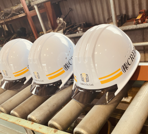 新しい社名入りヘルメットが完成しました！
